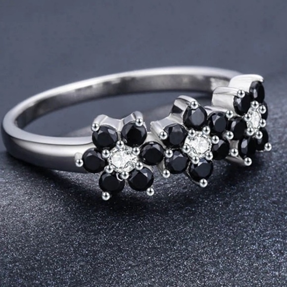 NWOT 925 sterling silver black spinel flower ring - Picture 7 of 7